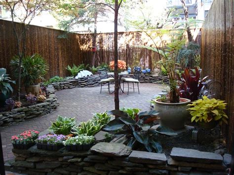 Even better if you have this swing facing a pool or some kind of body of water. Backyard Patio Design Ideas to Accompany your Tea Time ...