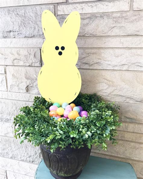 Easter Peep Planter Using Boxwood And Plastic Easter Eggs Diy Flower