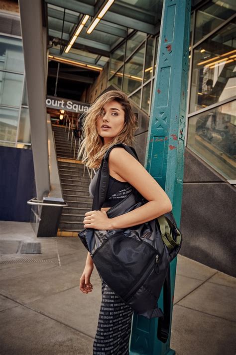 She has great talent for management in all walks of life, especially in business and financial matters. Sasha comenta a expectativa de estar sempre bonita - Vogue ...