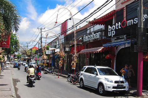 Jalan Raya Seminyak In Bali Seminyak Shopping And Walking Street Go