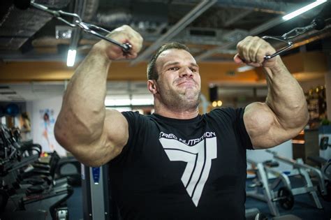 Denis Cyplenkov Double Biceps Flex Training │ Photo Source Trec Nutrition Big Biceps Biggest