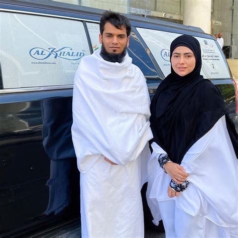 Sana Khan With Her Husband Mufti Anas Performing Hajj
