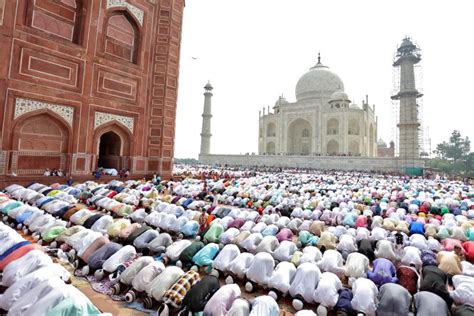 An invitation to feast for every muslim, eid is a time of sharing and expressing love, peace and friendship. Eid Al-Fitr 2017 Date, Moon Sighting: Why Muslims ...