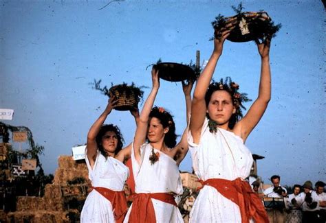 Girls Dancing At Shavuot Ceremony 1951 Jewish Womens Archive