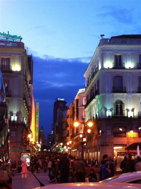 La Movida Madrilena Puerta Del Sol Viaggi Vacanze E Turismo Turisti Per Caso