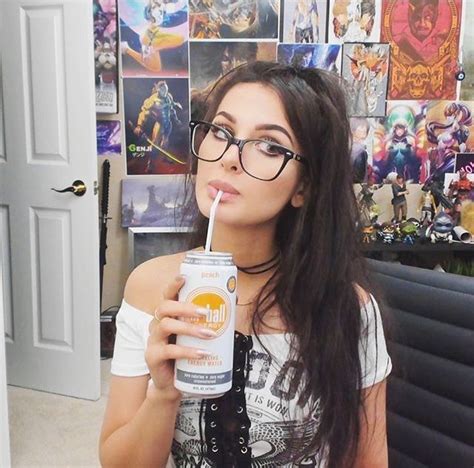 Pin By Lazybobcat101 On Sssniperwolf Sssniperwolf Famous Youtubers