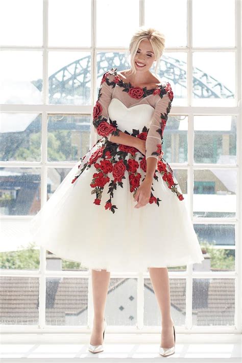 Dress up games, wedding cake games, fashion designer games, wedding dress up games. Fun and Frivilous short floral tea length wedding dress