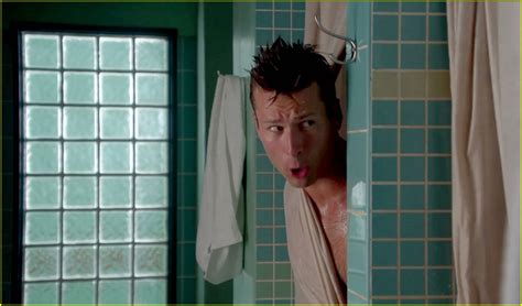 John Stamos And Glen Powell Steam Up Scream Queens With Sexy Shower
