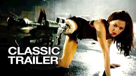 Planet Terror Official Trailer Rose Mcgowan Movie Hd Youtube