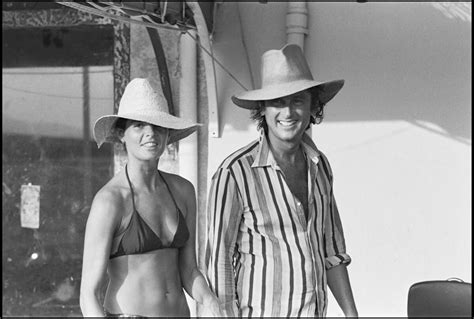 Photo Ali Macgraw Et Robert Evans à Saint Tropez En 1972 Purepeople