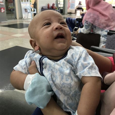 Seorang daripada bapa mereka memaklumkan, dia keluar mencari anaknya kerana tidak sedap hati sebaik anaknya memaklumkan, nor aqilah pening kepala dan muntah. Pening Kepala Nak Cari Pengasuh