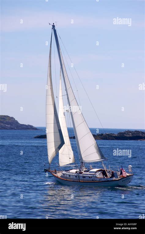 A Sailing Yacht Under Sail Near Boothbay Maine Stock Photo Alamy