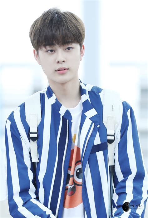 ปักพินในบอร์ด Yooseonho