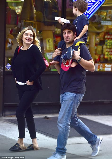 Jenny Mollen And Jason Biggs Spend Time With Son Sid Daily Mail Online