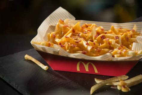 McDonald’s lances les frites nappées de cheddar et bacon – Masculin.com