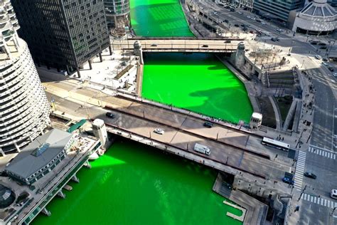 Chicago River Dyed Green For St Patricks Day Evening Standard