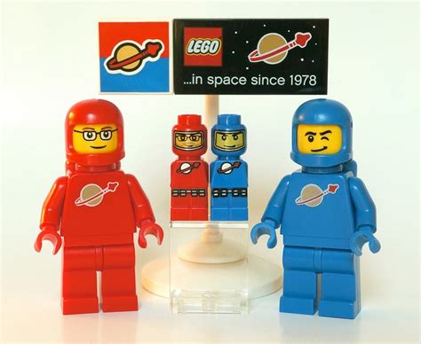 Classic Space Logo 4 Times Of 6 Lego Space Lego Figures Lego