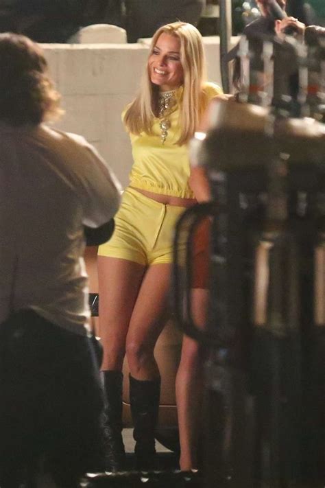 Margot Robbie On Set Of Once Upon A Time In Hollywood 01 Gotceleb