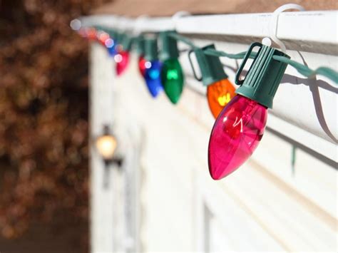 How To Hang Christmas Lights Like Professionals Quick Sidekick