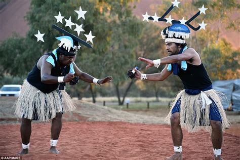 aboriginal australians dance in traditional dress at uluru daily mail online