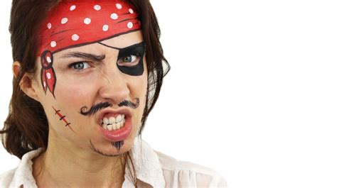 Beginners Pirate Face Painting Tutorial Pirate Face Paintings Face