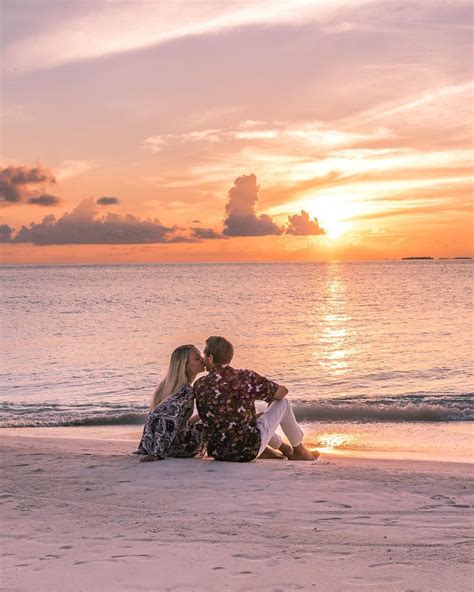 sunset couple in the maldives couples holiday photos couple travel photos couple beach