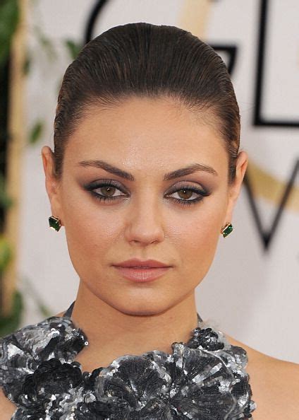 Get The Look Mila Kunis Golden Globes Makeup Mila Kunis Hair Eyeliner Looks Celebrity Hair