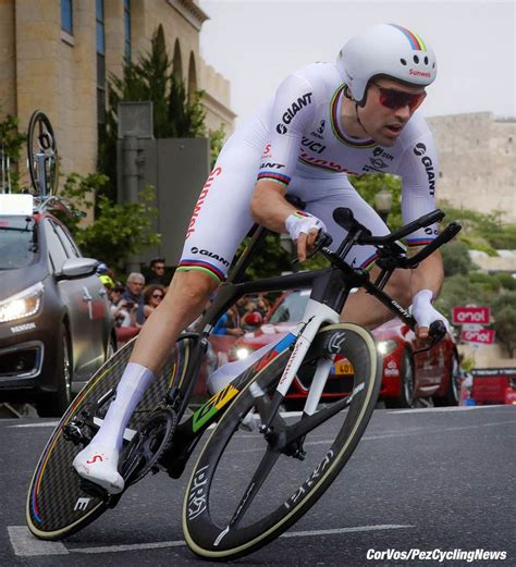 He withdrew from the 2016 giro d'italia during the 11th stage because of saddle sores. Tom Dumoulin TT Giro 2018