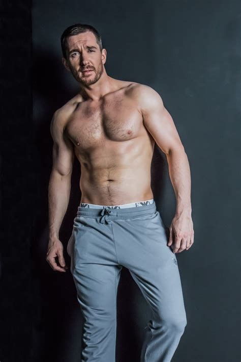 Emmerdale Hunk Anthony Quinlan Shows Off His Ripped Physique On A Sexy