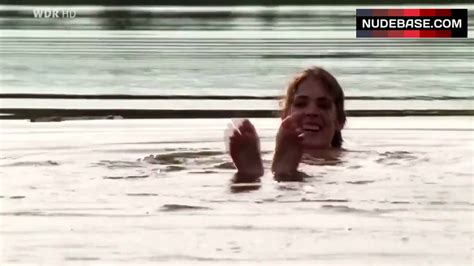 Katja Woywood Nude Swimming Der Sommer Des Glucklichen Narren