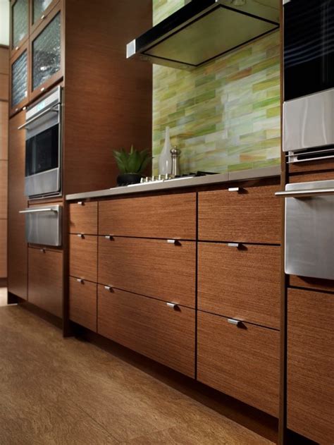 Horizontal Wood Grain Kitchen Cabinets Contemporary Kitchen