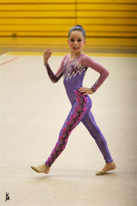 Hoop, ball, clubs, ribbon or rope. Actividades Extraescolares: Primera competición individual ...