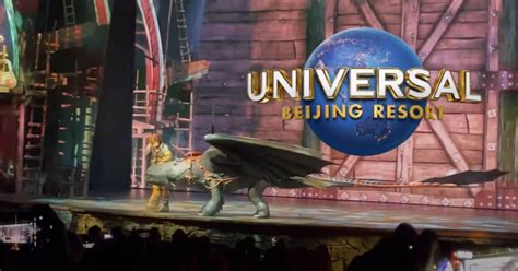 Toothless Takes Flight In Universal S New How To Train Your Dragon Show Inside The Magic