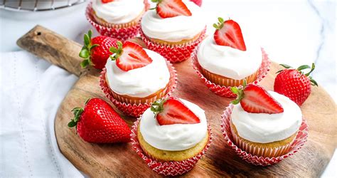 Sweet, fresh whipped cream is spread throughout this chocolatey cake with layers of fresh strawberries. Strawberry Filled Cupcakes with Whipped Cream Frosting ...
