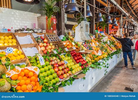 Madrid Spain October 21 2017 Fruit Stall In Mercado De San Miguel