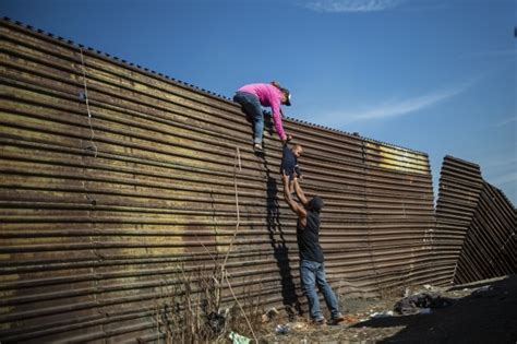 How They Re Crossing Photos From The Border Wall