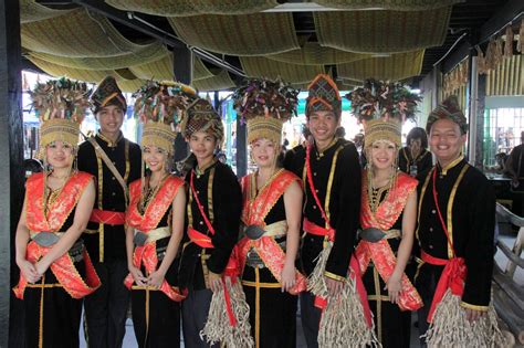 Pakaian Tradisional Kaum Kadazan Dusun Pakaian Tradisi Simbol The
