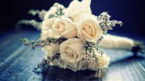 Cosa regalare per i 25 anni di matrimonio: Bouquet 25 anni di matrimonio: quel tocco argentato sui fiori