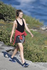 Bridget Malcolm Goes Makeup Free To Enjoy A Stroll From Bondi To Bronte Daily Mail Online
