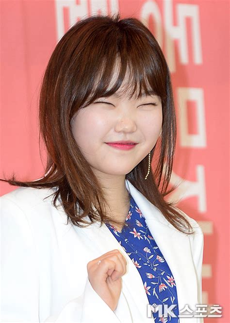 Never miss another show from 이수현. 이수현 `귀여운 반달 눈웃음` MK포토 - 매일경제