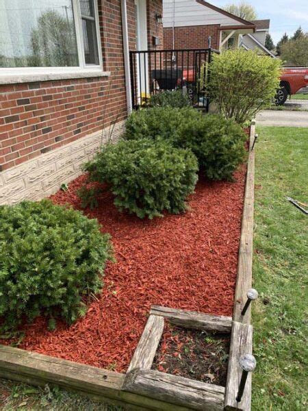 24 Beautiful Red Mulch Landscaping Ideas To Add More Color And Texture