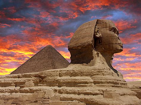 A sphinx is a mythical creature with the head of a human, a falcon, a cat, or a sheep and the body of a lion with the wings of an eagle. Attraktionen Ägypten | Sphinx Pyramide Giza | Bilder ...