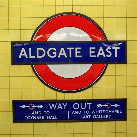 Logo Di Una Stazione Della Metropolitana A Londra Regno Unito
