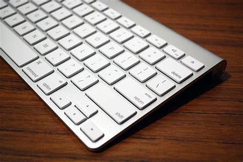 The Teach Zone Apple Aluminum Wired Keyboard Mb110lla