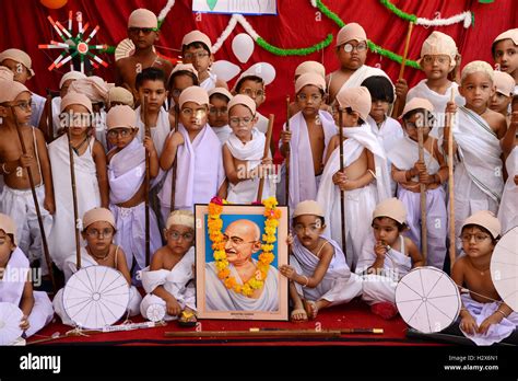 India 01st Oct 2016 Children Dressed As Mahatma Gandhi During
