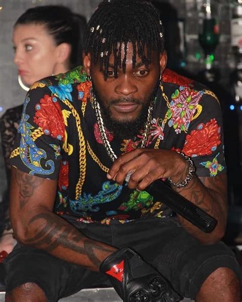 Yāsir 'arafāt (et) jasszer arafat (hu); Dj Arafat : ''Voici la raison pour laquelle j'aime les ...