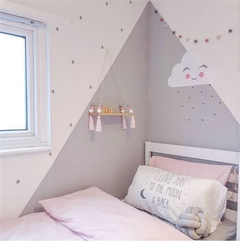 Kinderzimmer für mädchen mit dunkler wand und blumenringen akzent #blumenringe #dunkwall … liebevolle babyzimmer ideen | für phantasievolle wandgestaltung. Babyzimmer wandgestaltung (mit Bildern) | Babyzimmer wandgestaltung, Wandgestaltung kinderzimmer ...