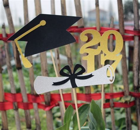 Sejak diriku mengenalmu, kau tak pernah pergi, terima kasih. Kartu Ucapan Wisuda Lucu - Nusagates