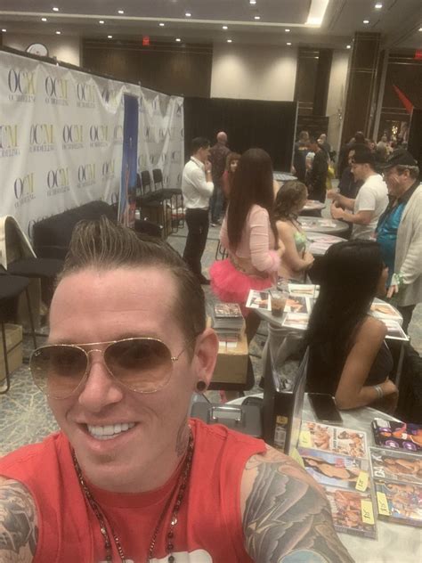 Tw Pornstars Johnny Goodluck🍀 Twitter Chillin Live Aeexpo At The Ocmodeling Booth
