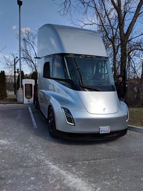 Apr 26, 2021 · tesla's mission is to accelerate the world's transition to sustainable energy. Tesla Semi Truck spotted charging at the St. Charles, MO ...